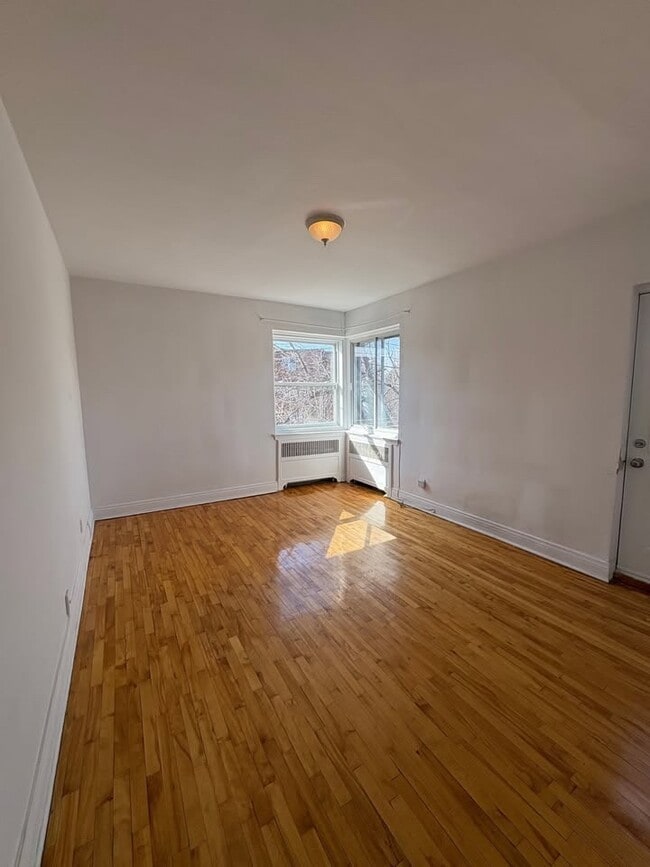 Photo - 5805 Chem. de la Côte St Luc Unit 4