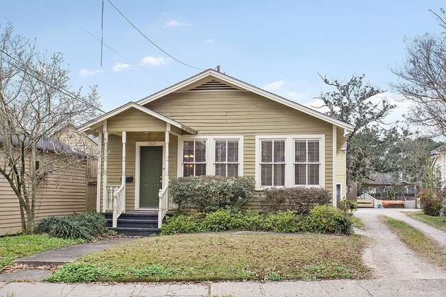 Building Photo - Great Garden District Cottage