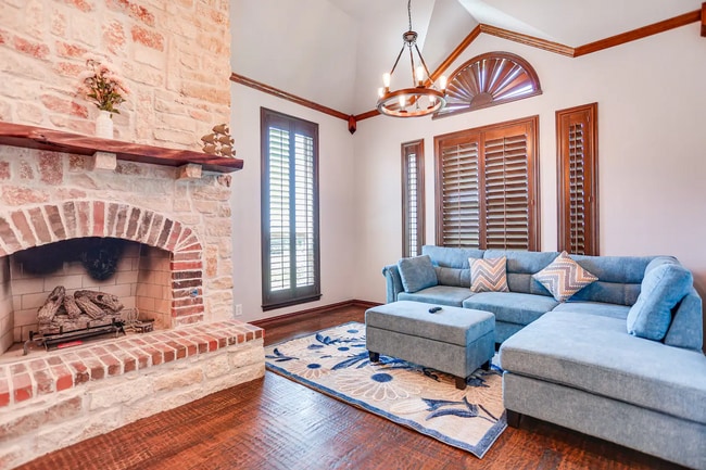 Photo - 2045 Weston Rd