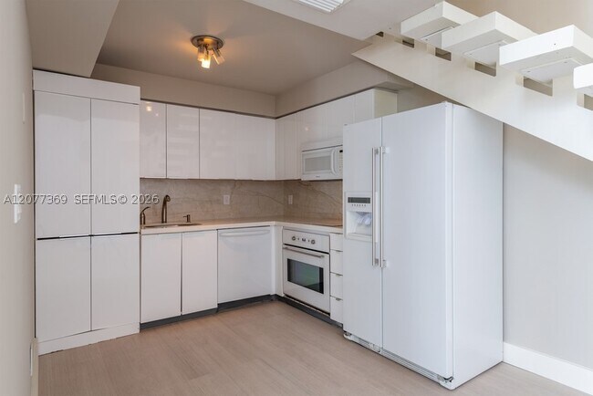1428 West Dr Unit 202