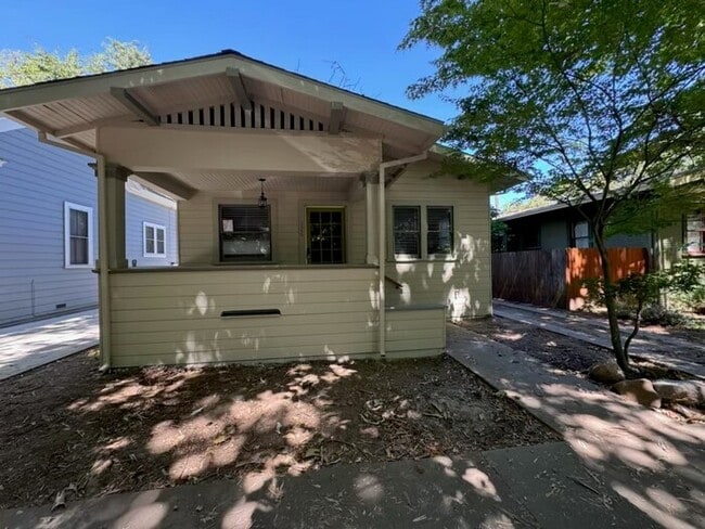 Building Photo - 2bd/1ba updated Midtown home