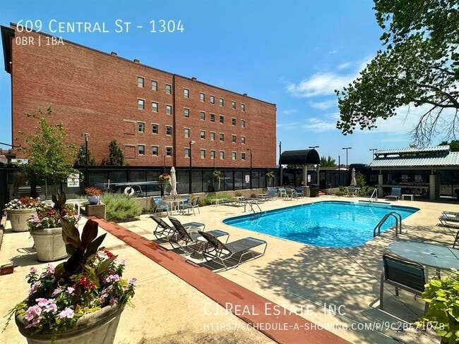 Photo - 609 Central St