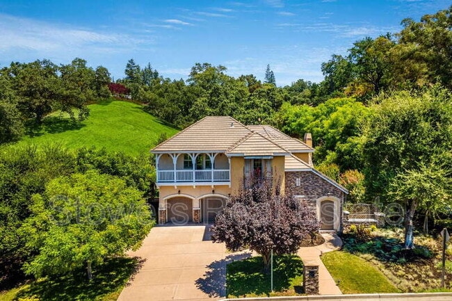 Photo - 1301 Sugarloaf Dr House