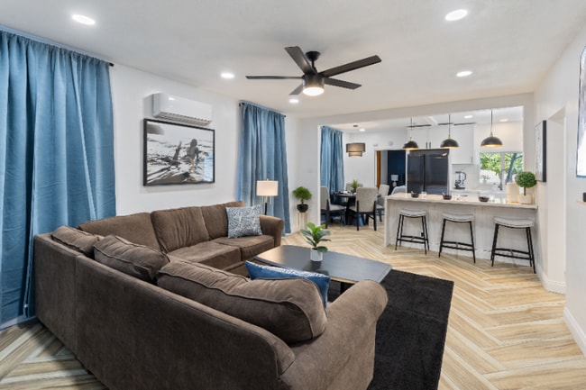 Photo - 2521 W California St