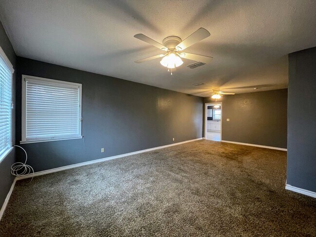 Photo - Charming 2-Bedroom Single-Family Home – Perfect for Comfort & Convenience!