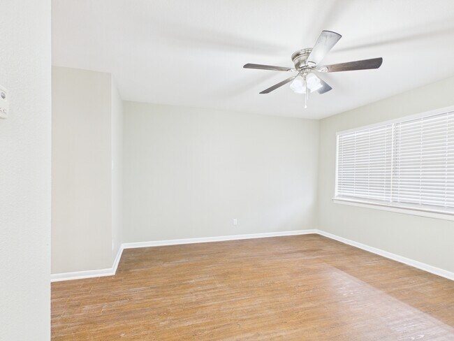 Photo - Oxford Pointe Apartments