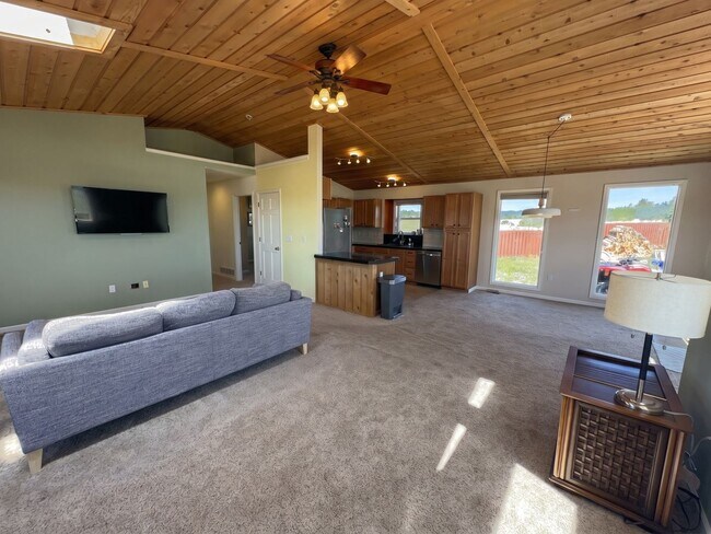 Photo - Foxtail Pines! 5 acres! Open floor plan!