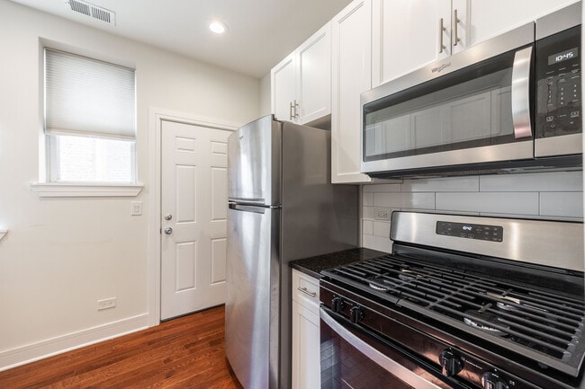 Photo - 1159 W Lunt Ave Unit 3