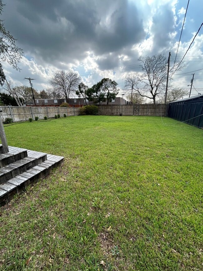 1255 San Patricio Dr