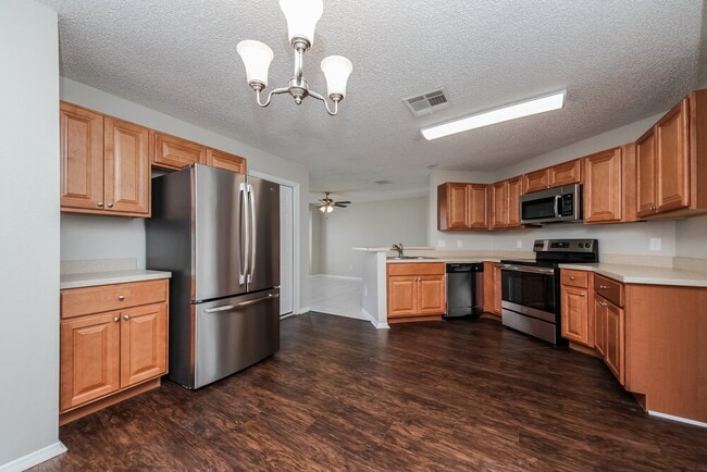 Photo - 153 Pinewood Cir