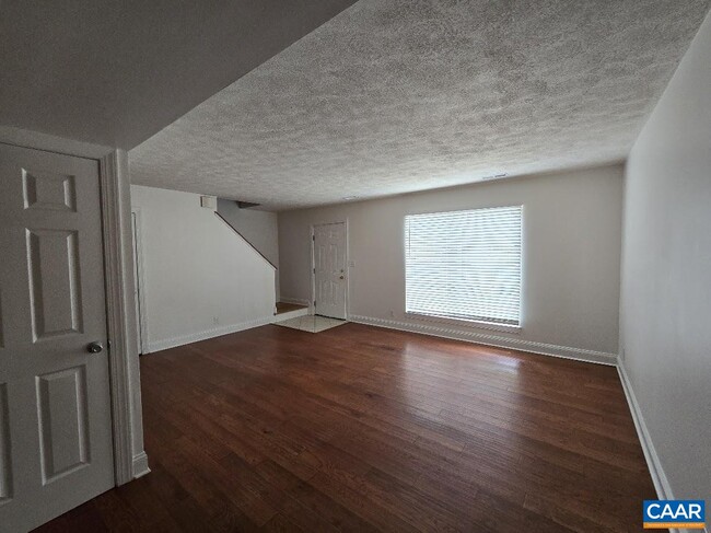 Photo - 117 Longwood Dr
