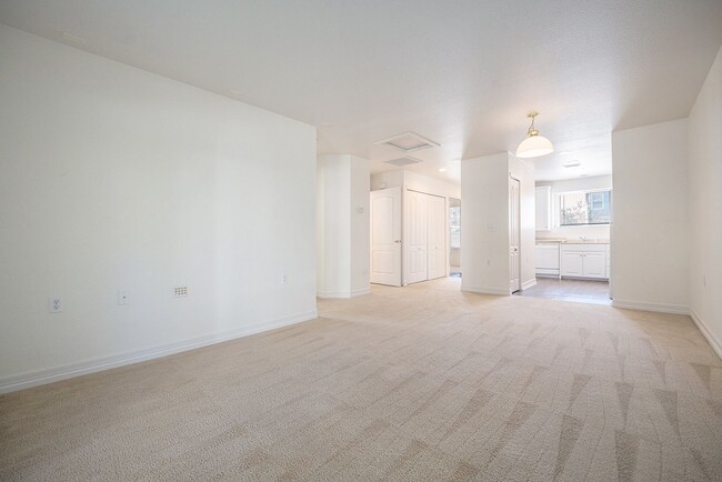 Photo - 5853 Ceylon St