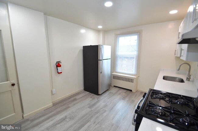 Building Photo - 21 E Union St