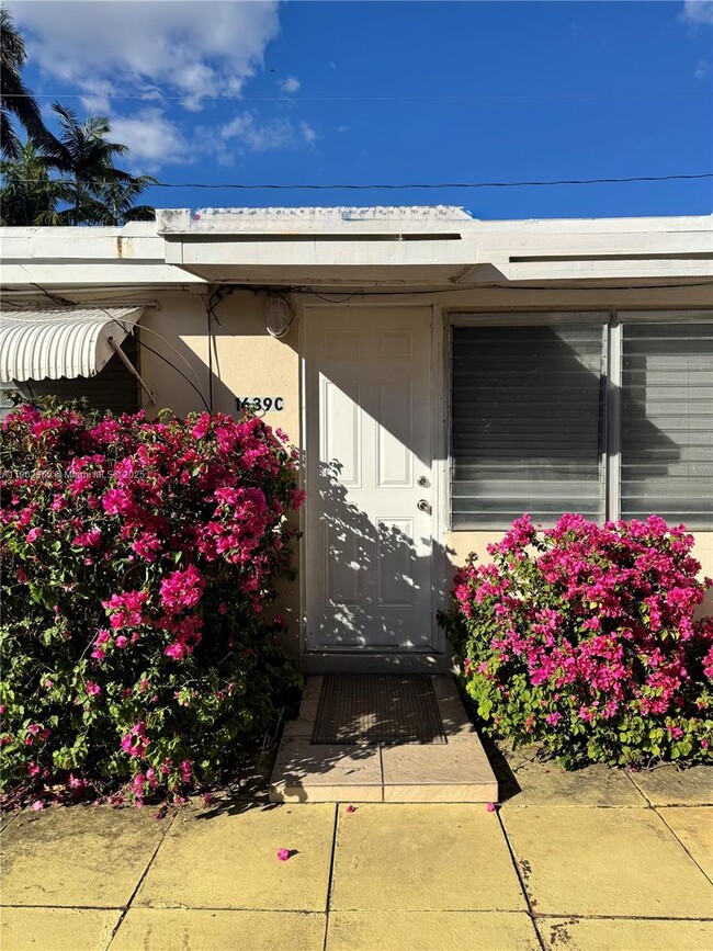 Building Photo - 1639 Fletcher St Unit C