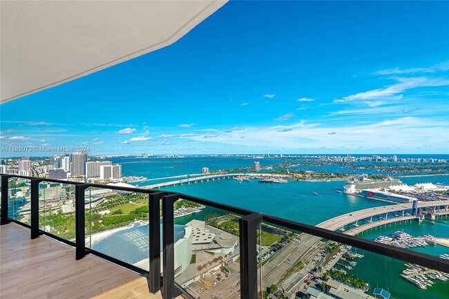 Photo - 398 NE 5th St Unidad #4511