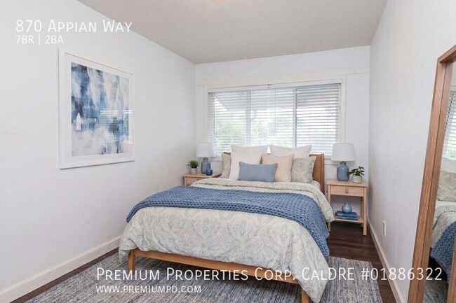 Photo - 870 Appian Way