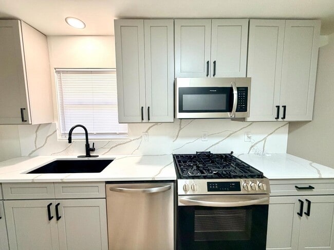 Photo - 413 Solar Dr