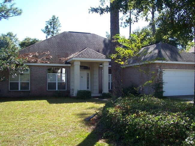 Building Photo - 4 bedroom in Rocky Bayou with a pool! Rental