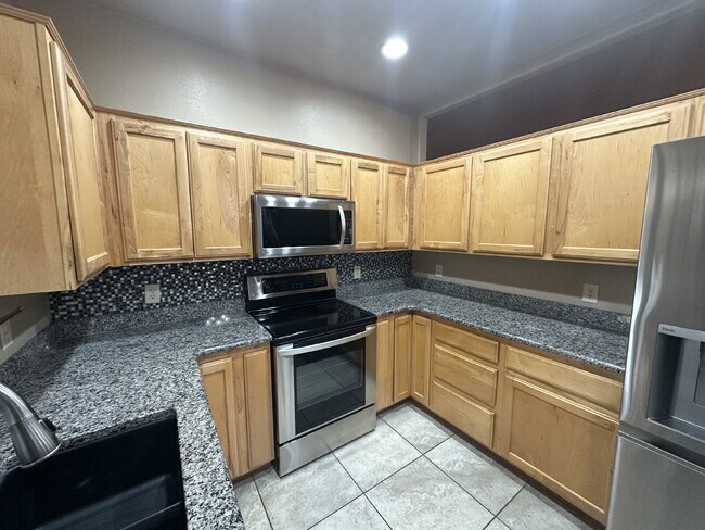"Spacious 3-Bedroom Duplex Oasis in Hurricane, UT – 2 Full Baths & 1,263 Sq Ft of Comfort!"