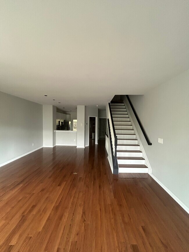 560 Empress Ave