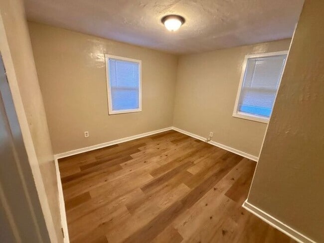 Photo - Great 2 Bed 1 Bath House in Richmond -- AVAILABLE NOW!