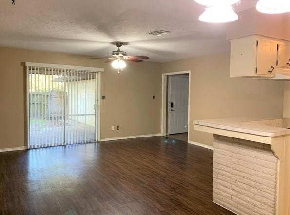 Photo - 2123 Williamsburg Ct S