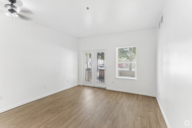 2BR, 1BA - 610SF - Living Room