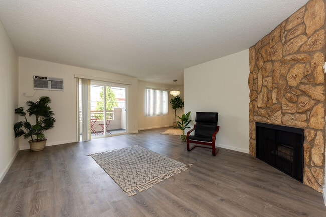 Photo - 1525 S Saltair Ave