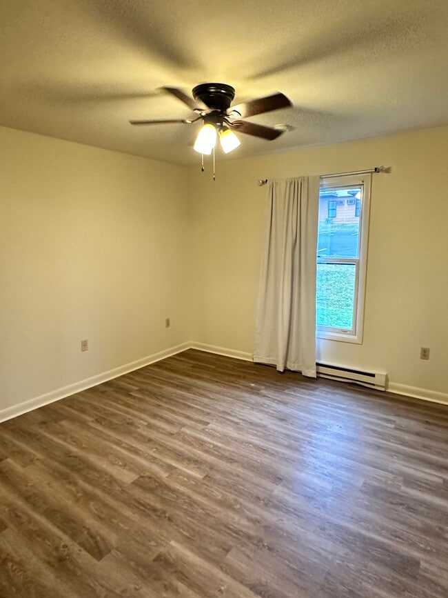 Bedroom - 1620 Sycamore Rd