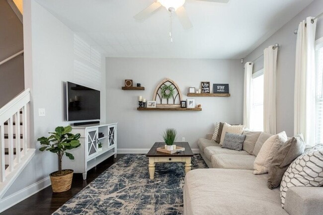 Photo - Exceptional and Spacous Townhouse!