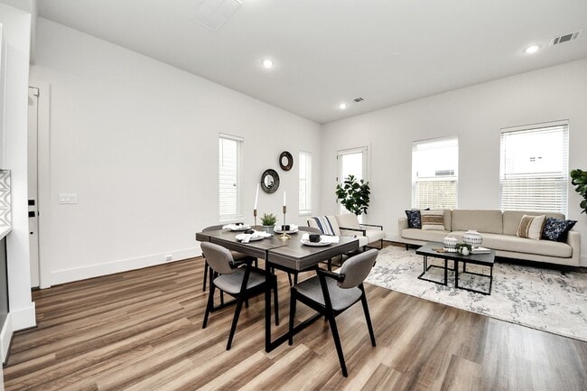 Photo - 879 Rachel St