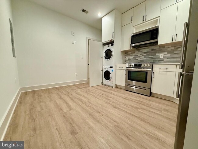 Building Photo - 256 15th St SE Unit 3
