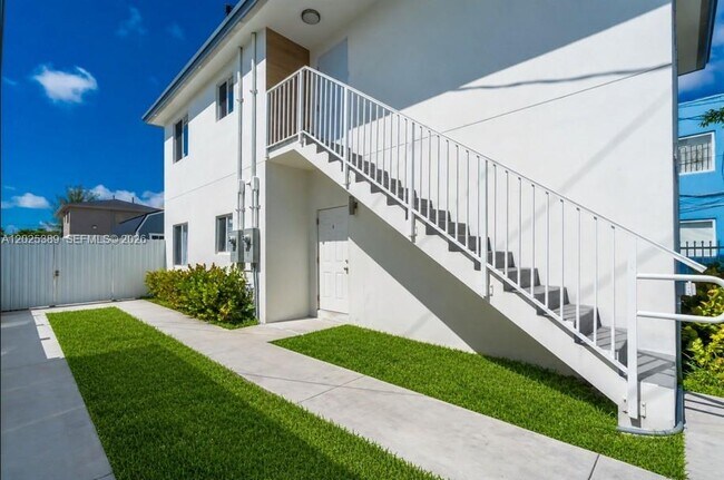 1180 NW 67th St Unidad 2