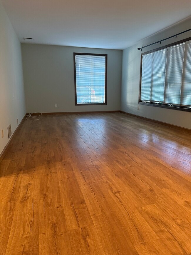 LARGE LIVING ROOM