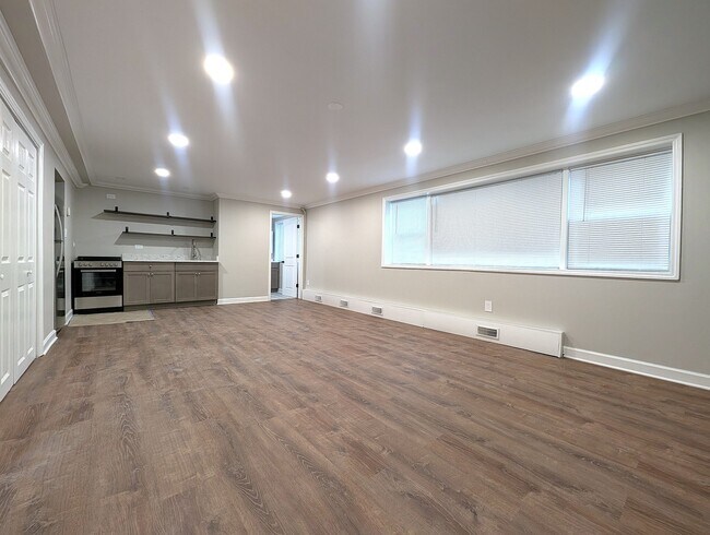 Photo - 300 S Austin Blvd