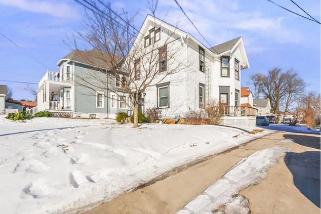 Building Photo - 170 Marion Ave Unit 3