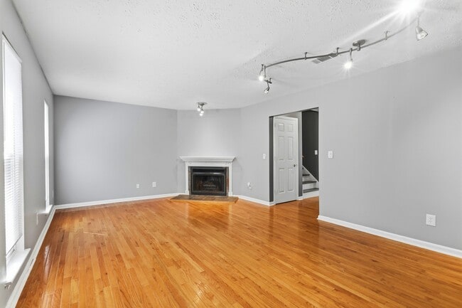 Photo - 388 Huntington Ridge Dr