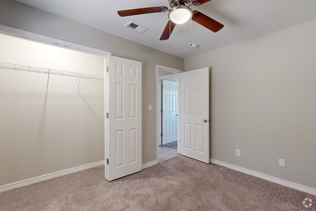 2BR, 1BA - 840SF - 2nd Bedroom