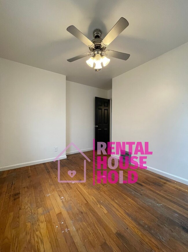 Photo - Security Deposit Slashed in Half JUST $500...