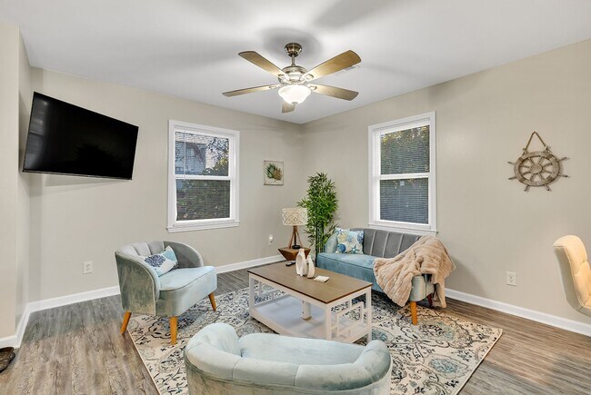 Photo - 403 71st Ave N