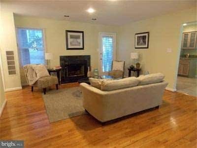 Photo - 9415 Monroe St