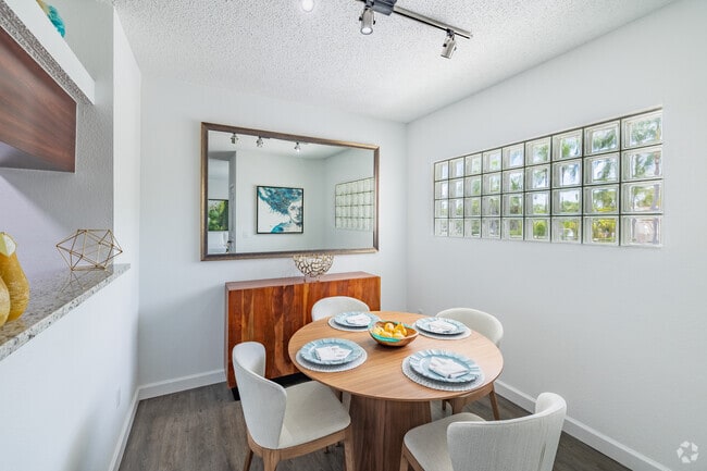 2BR, 2BA - 1,180SF - Dinning Room