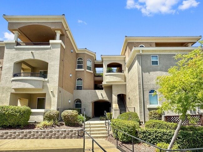 Updated 2BR/2BA Condo with Garage in Prime... - Updated 2BR/2BA Condo with Garage in Prime... Unit 1300 Moon Cir - 1326