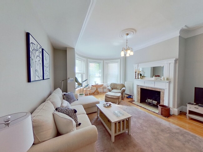 Building Photo - 423 Marlborough St Unit 1