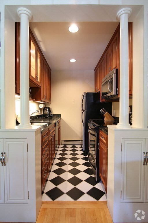 Building Photo - 211 W Newton St Unit 2 Rental