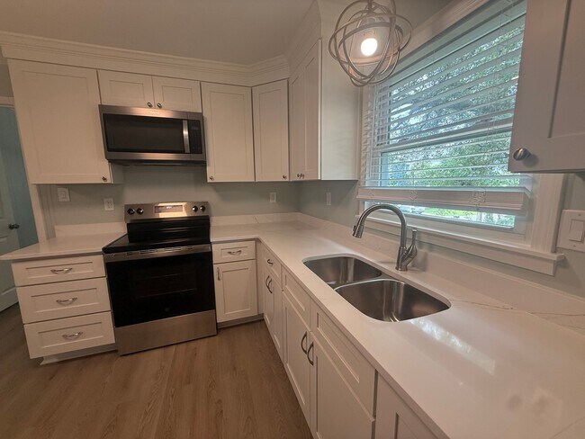 Photo - 120 N Pinewood Dr Unit #2