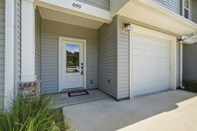 Building Photo - Brand-New 3 Bedroom Townhome in Fort Walton Beach!