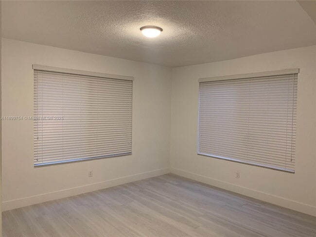 Photo - 712 SW 56th Ave Unidad 3