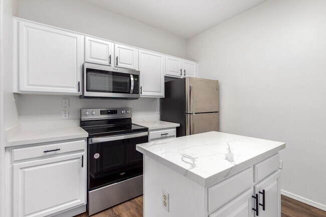 Photo - North Scottsdale Large 3 bed condo with attached 2 car garage, 1st floor unit Unidad 9550 E. Thunderbird # 130 -- WELLINGS