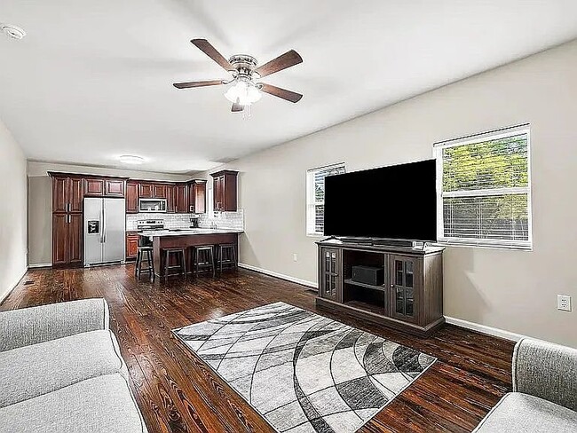 Photo - 73 E 8th St